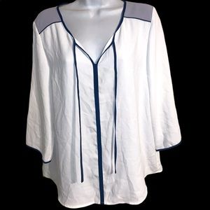 41 HAWTHORN White black Trim Blouse SZ M